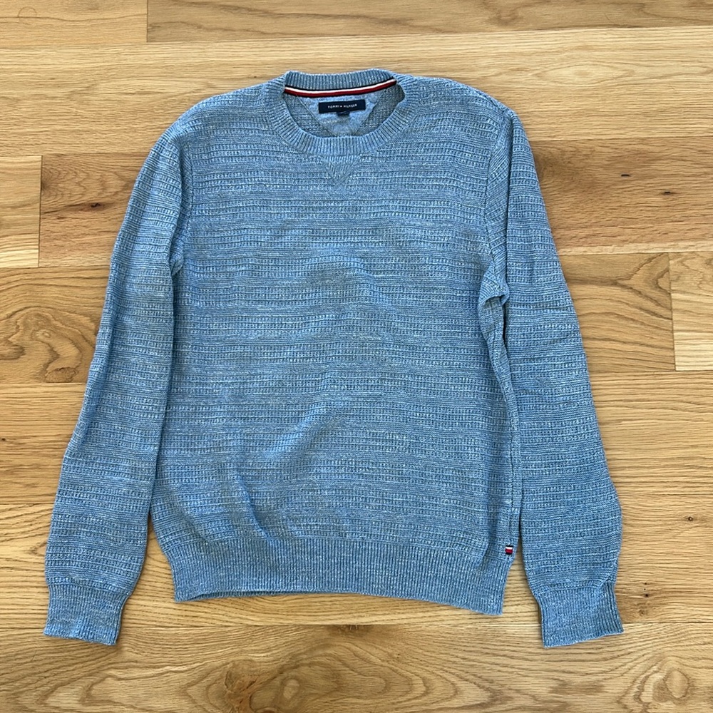 Men’s Tommy Hilfiger Crewneck Sweater (size large)